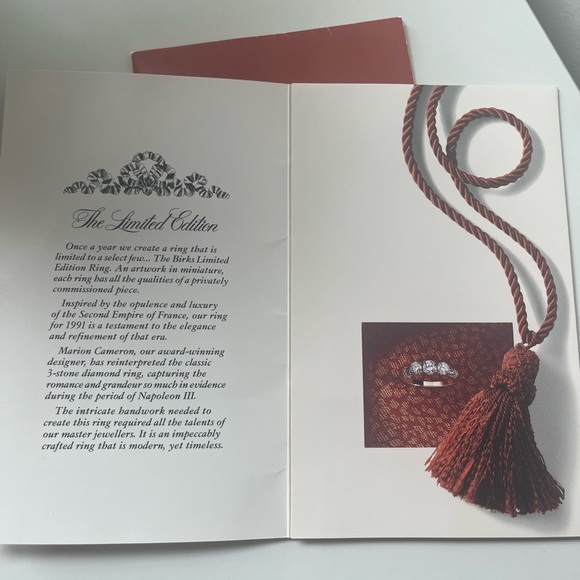 The Birks Limited Edition Ring - Lady’s 18k yellow and white gold ring set - Picture 5 of 13